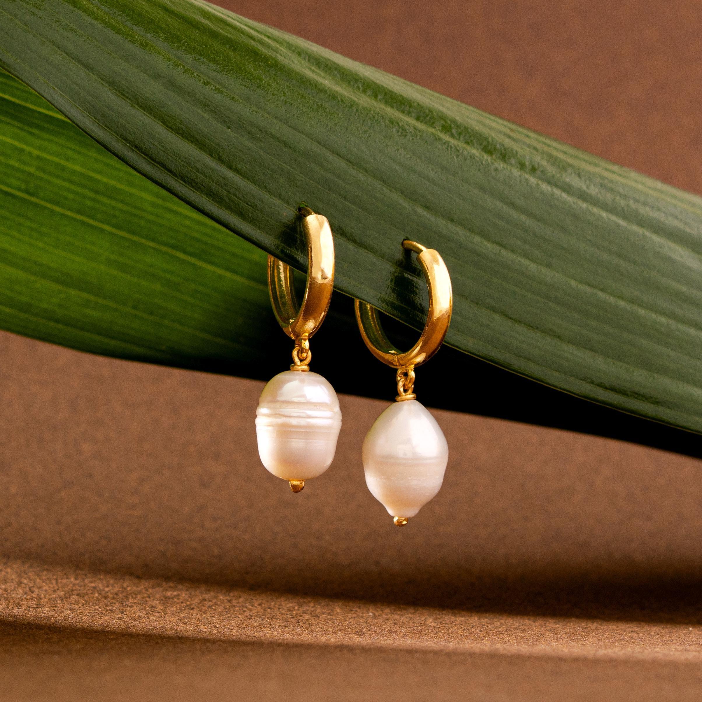 Muur Atelier Freshwater Drop Pearl Earrings Silver