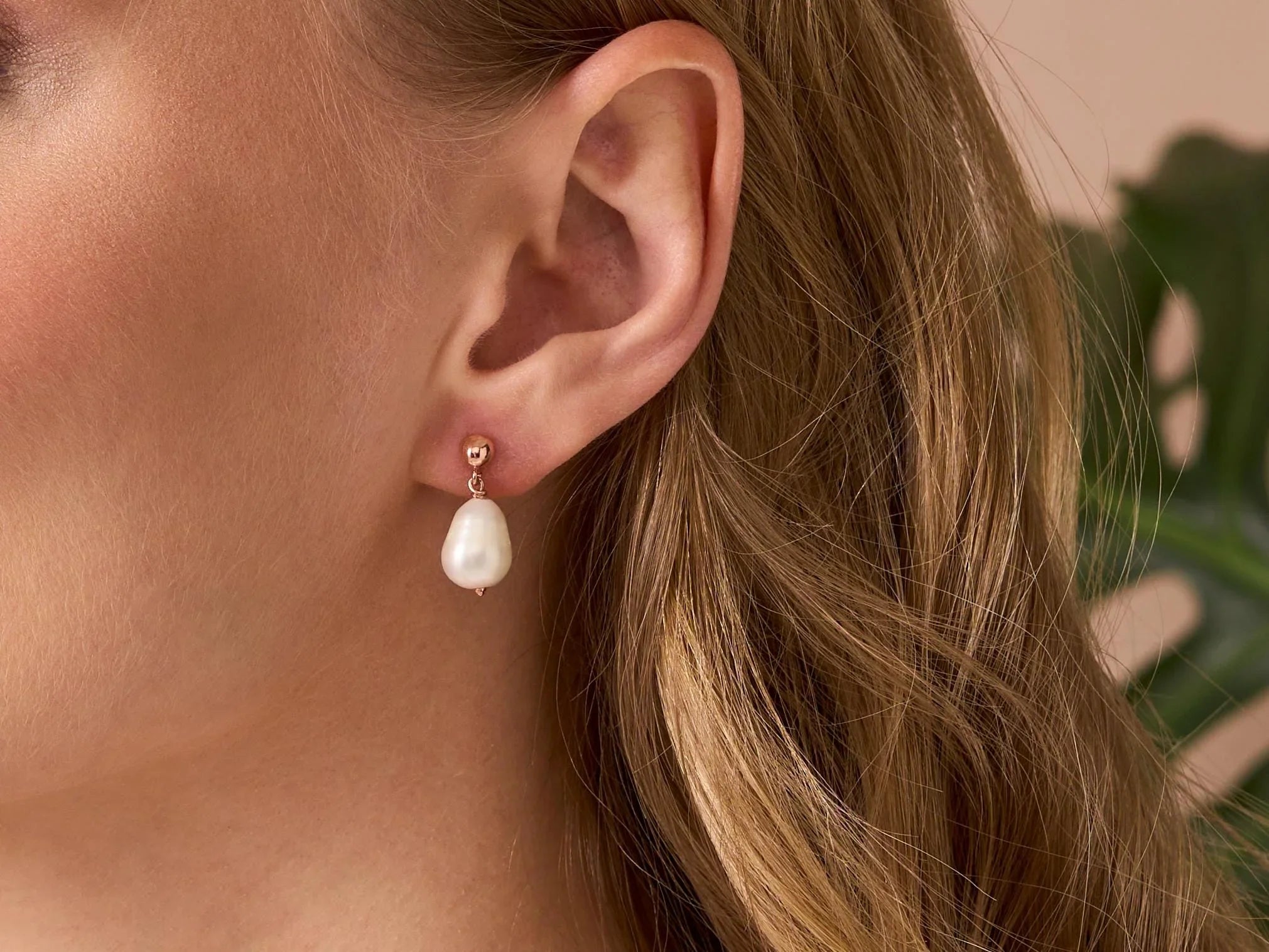 Muur Atelier Fresh Water Pearl Stud Earrings Silver